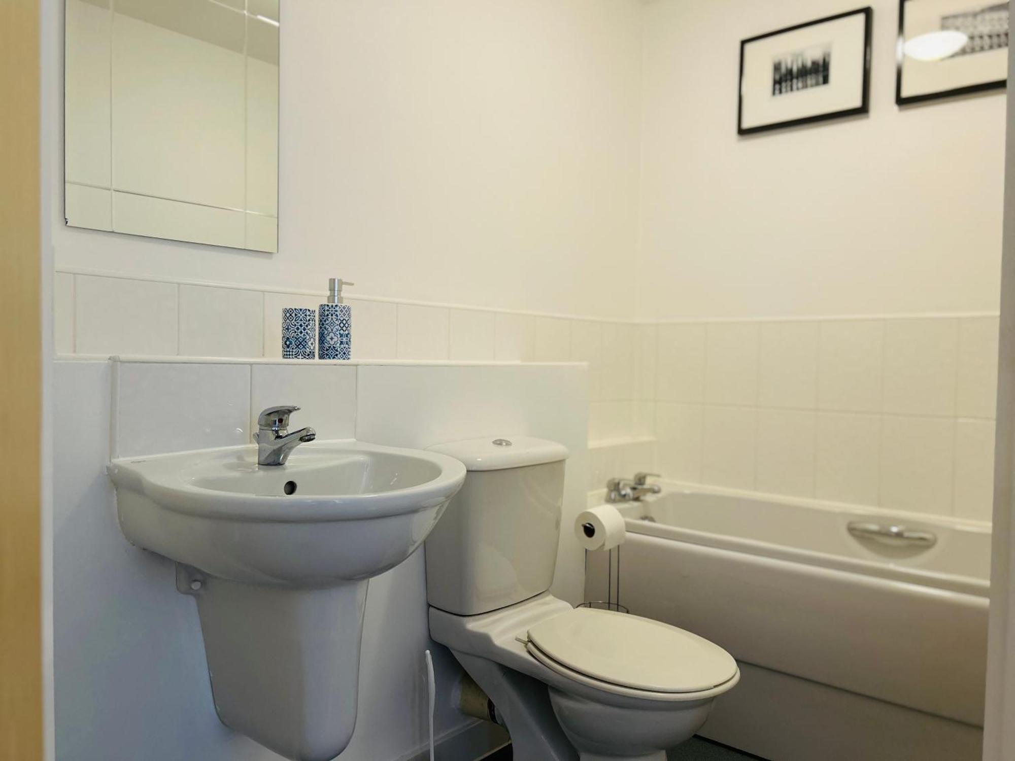וולברהאמפטון Modern Apartment Broad Gauge Way - Ideal For Work And Leisure מראה חיצוני תמונה