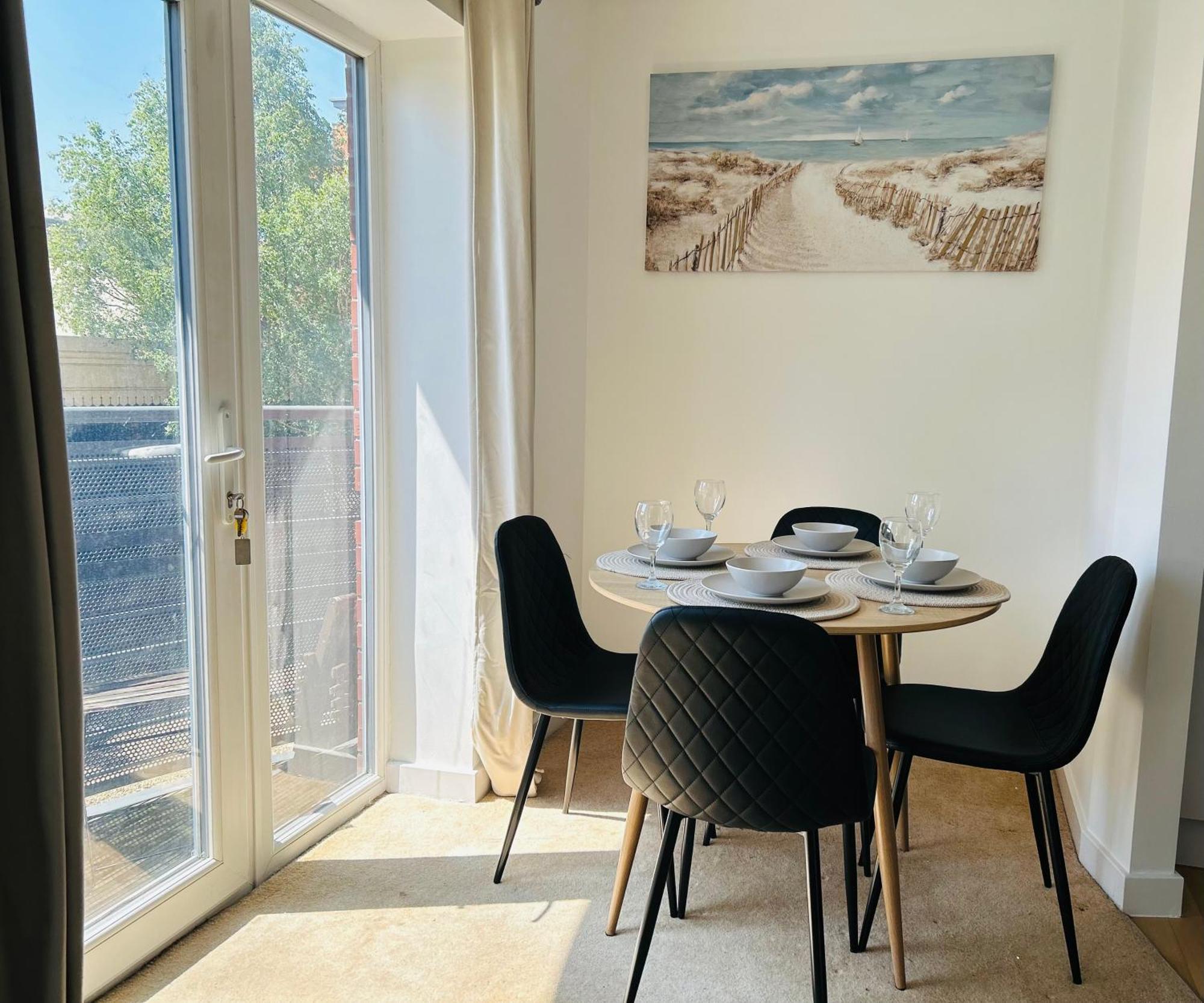 וולברהאמפטון Modern Apartment Broad Gauge Way - Ideal For Work And Leisure מראה חיצוני תמונה